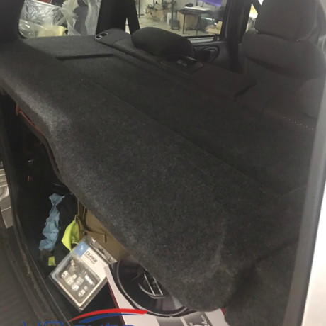 Полка B@3 2123 Chevrolet Niv@ (с боковинами, отв. под динамики 6х9 дюймов) купить недорого с доставкой в Новоалтайск